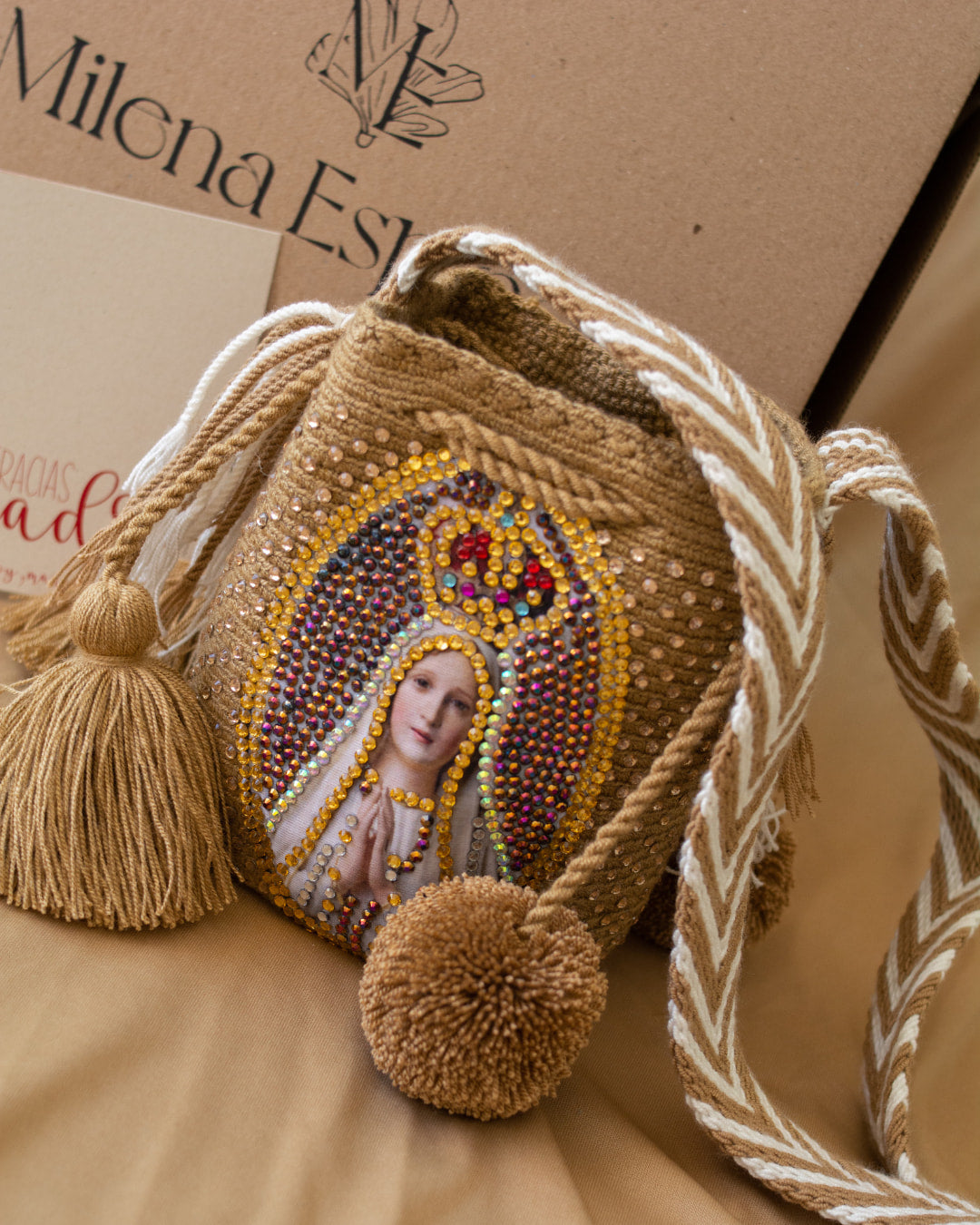 Mochila de la virgen de fátima fondo café