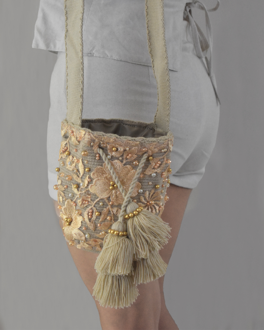 Mochila recamada Aura Dorada