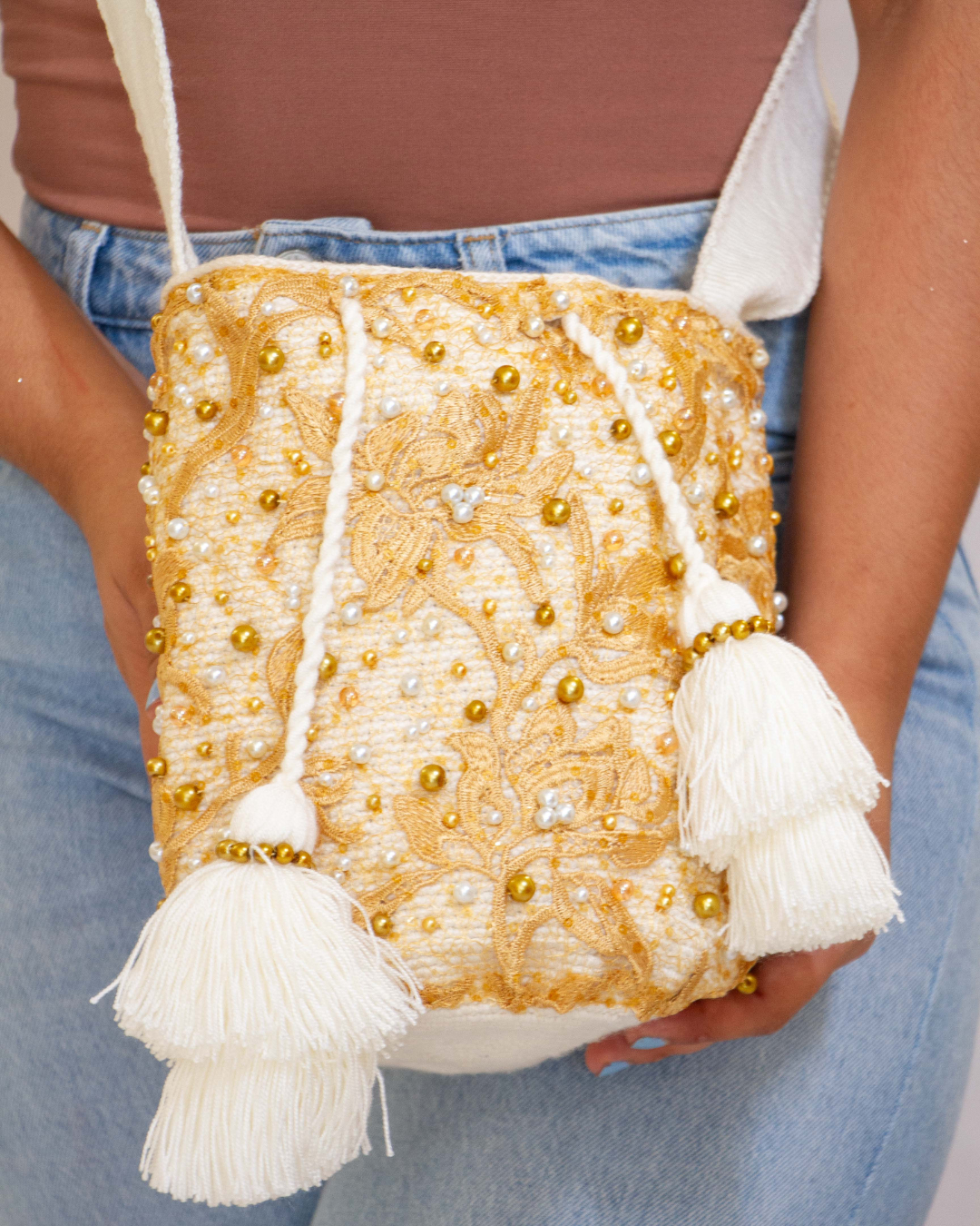 Mochila recamada aurora perla blanca