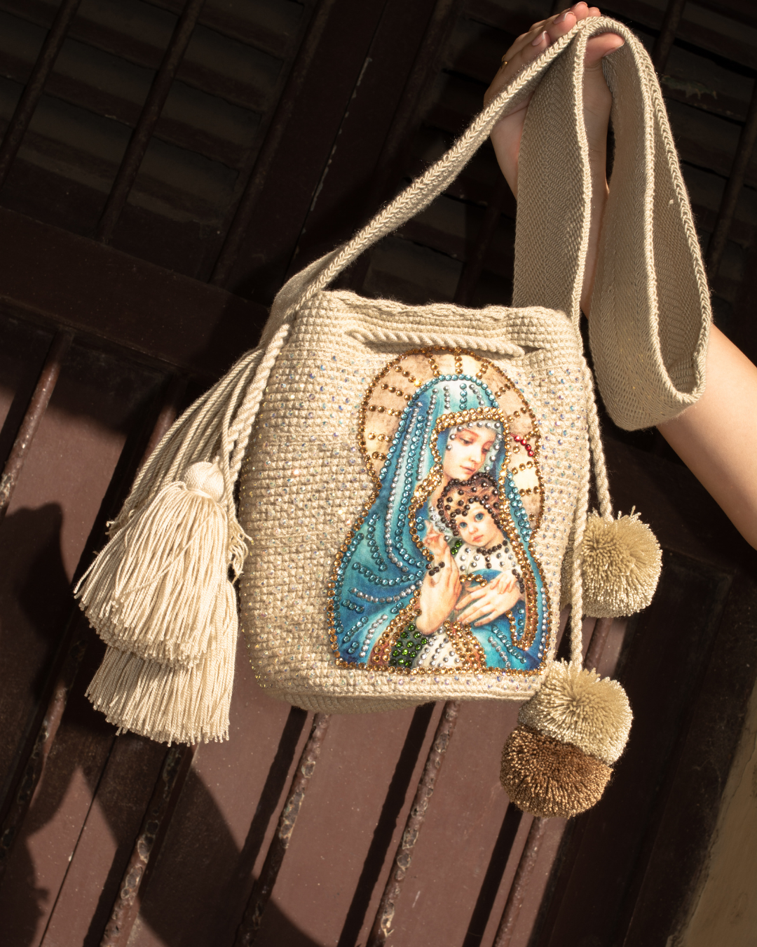 Mochila de la virgen y el niño manto azul beige