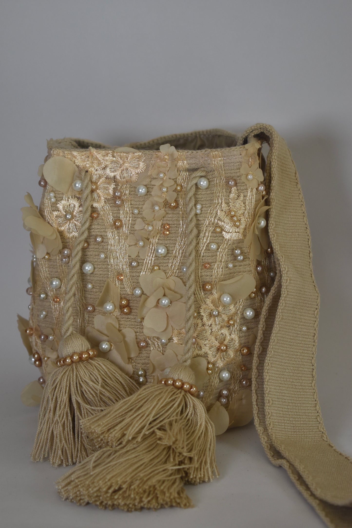 Mochila recamada Floral Nude