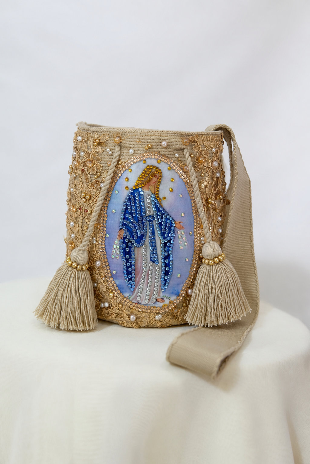 Virgen de la milagrosa recamada