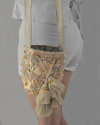 Mochila recamada Aura Dorada