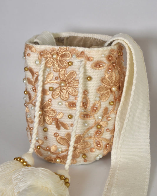 Mochila recamada Oro floral